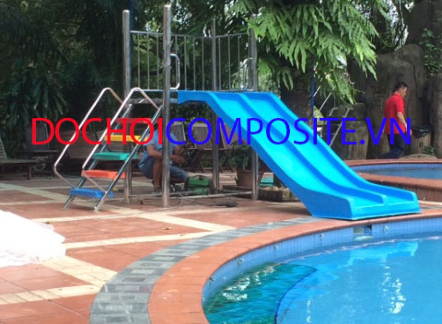Cầu trượt máng đôi hồ bơi