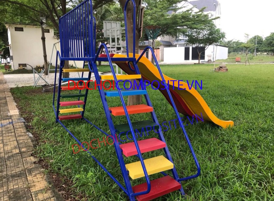Cầu trượt thiếu nhi ngoài trời
